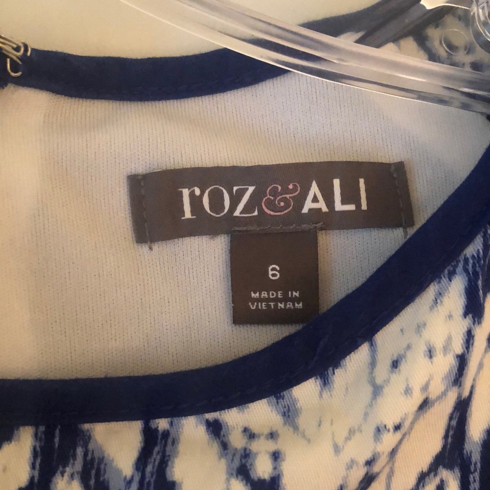 Roz & Ali dress size 6. Blue peep hole across chest